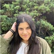 Hola, me llamo Paula. Estudio Educación Primaria Bilingüe y me gustaría poder dar clases de inglés en mi tiempo libre